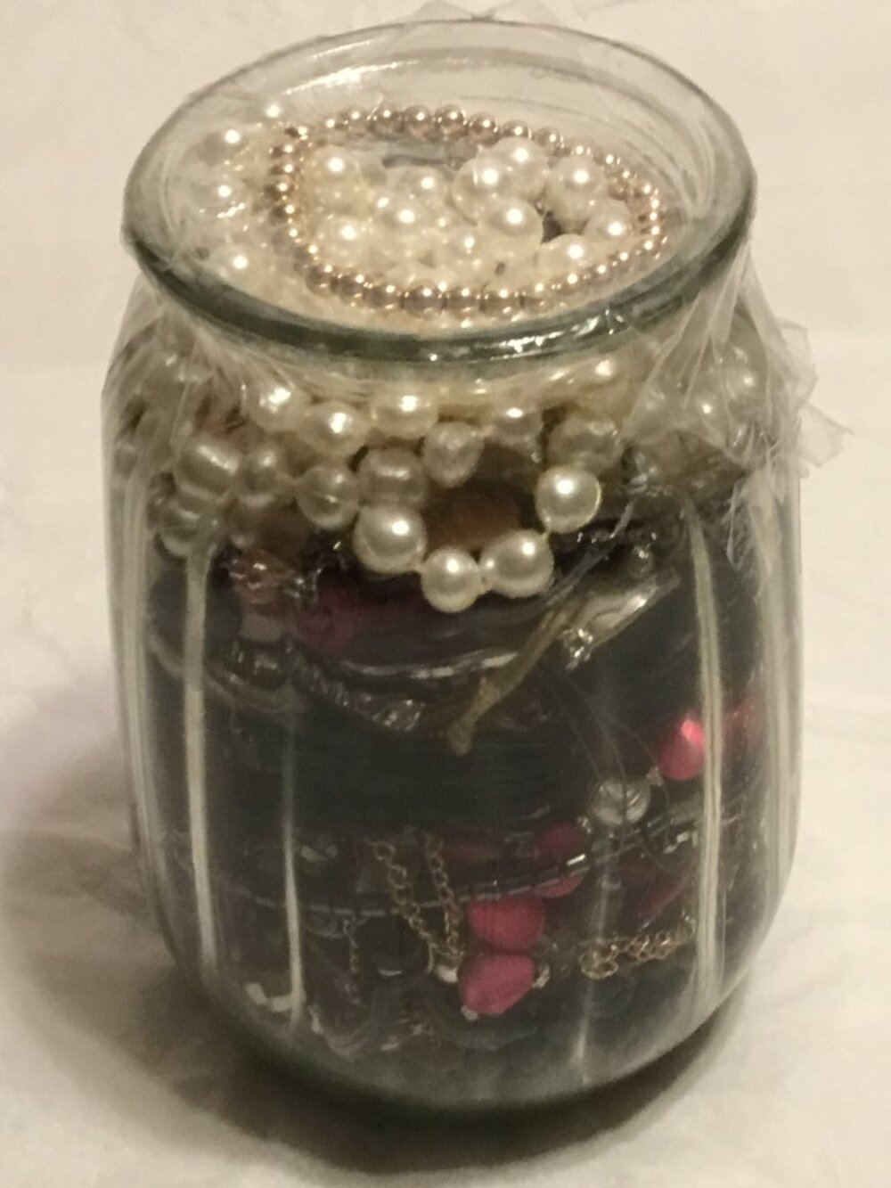 Large and heavy vase filled with lots of good, wearable or resaleable jewelry - Picture 5 of 16